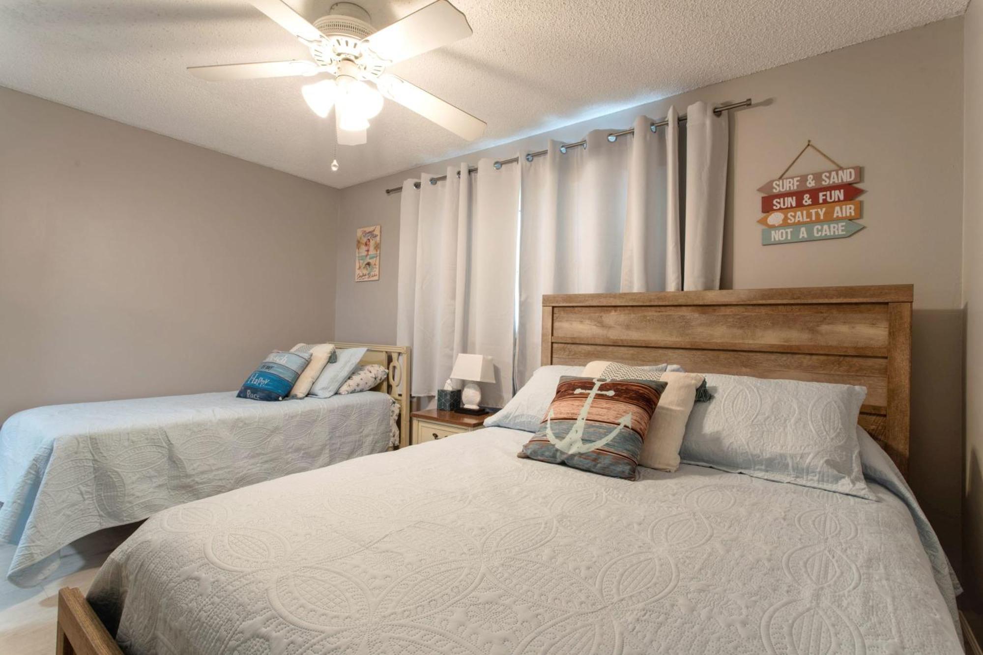 2 Bed 2 Bath Centrally Located On Siesta Key Сарасота Екстериор снимка