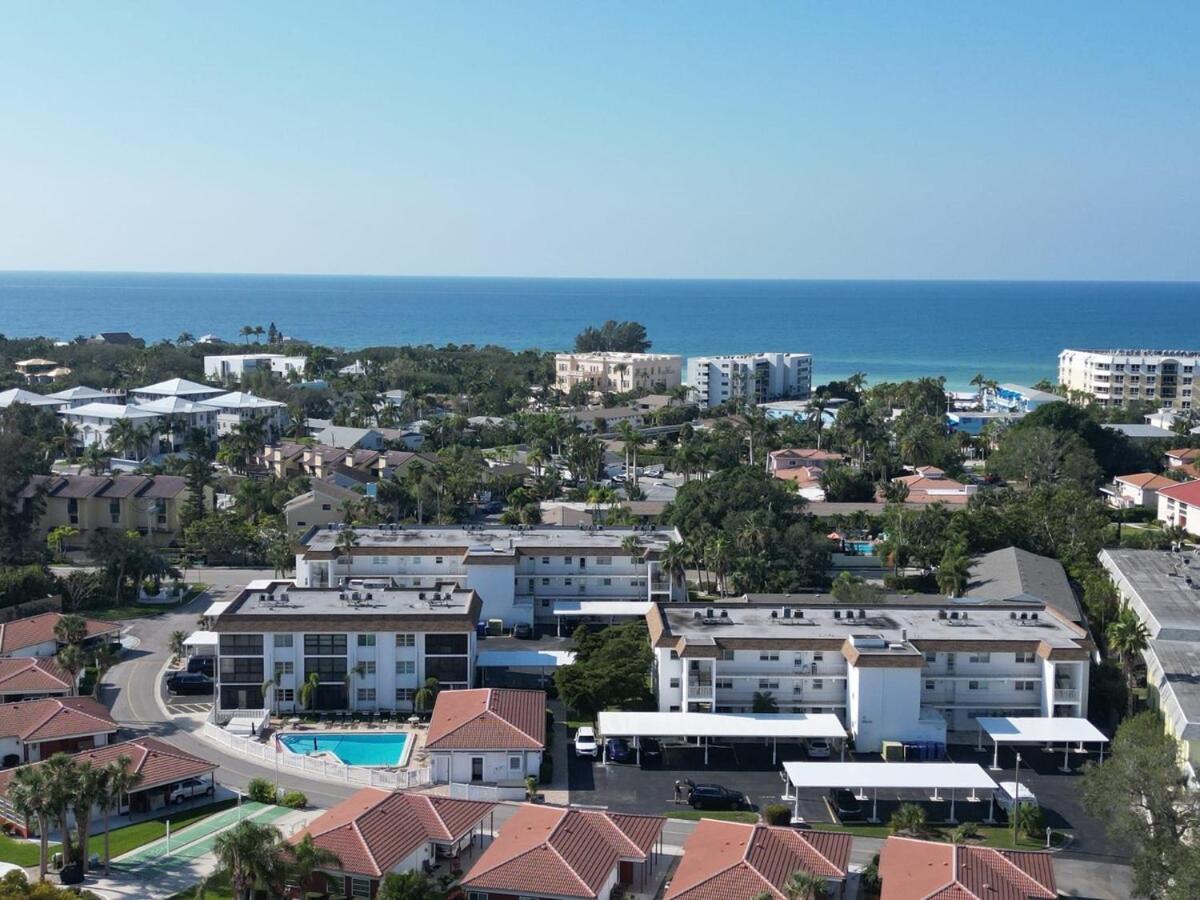 2 Bed 2 Bath Centrally Located On Siesta Key Сарасота Екстериор снимка