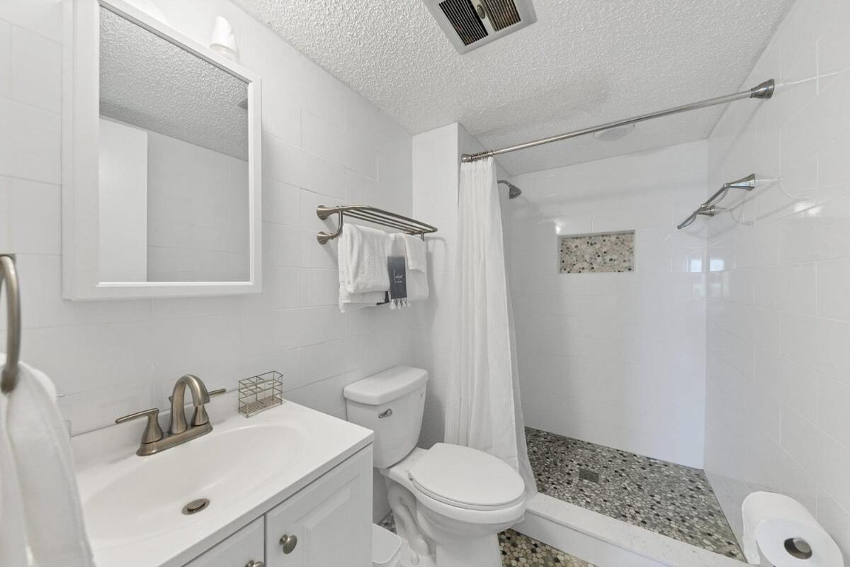 2 Bed 2 Bath Centrally Located On Siesta Key Villa Сарасота Екстериор снимка