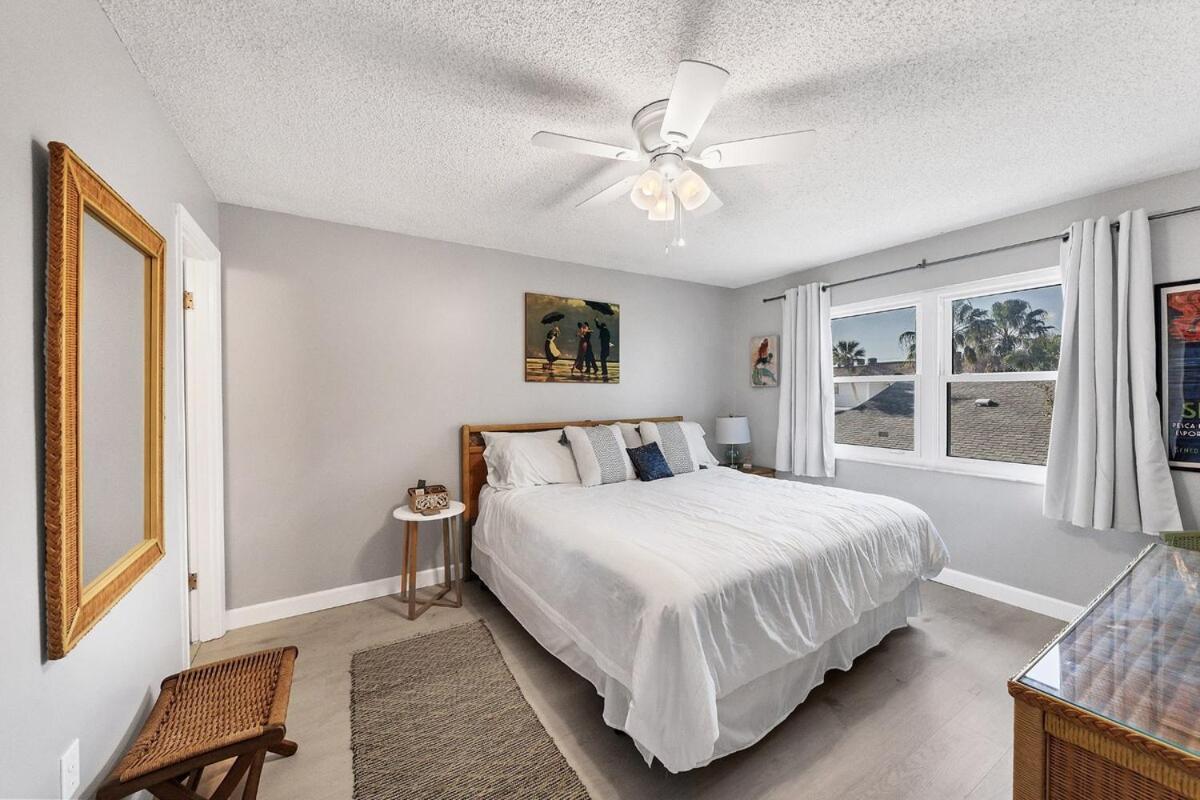 2 Bed 2 Bath Centrally Located On Siesta Key Сарасота Екстериор снимка