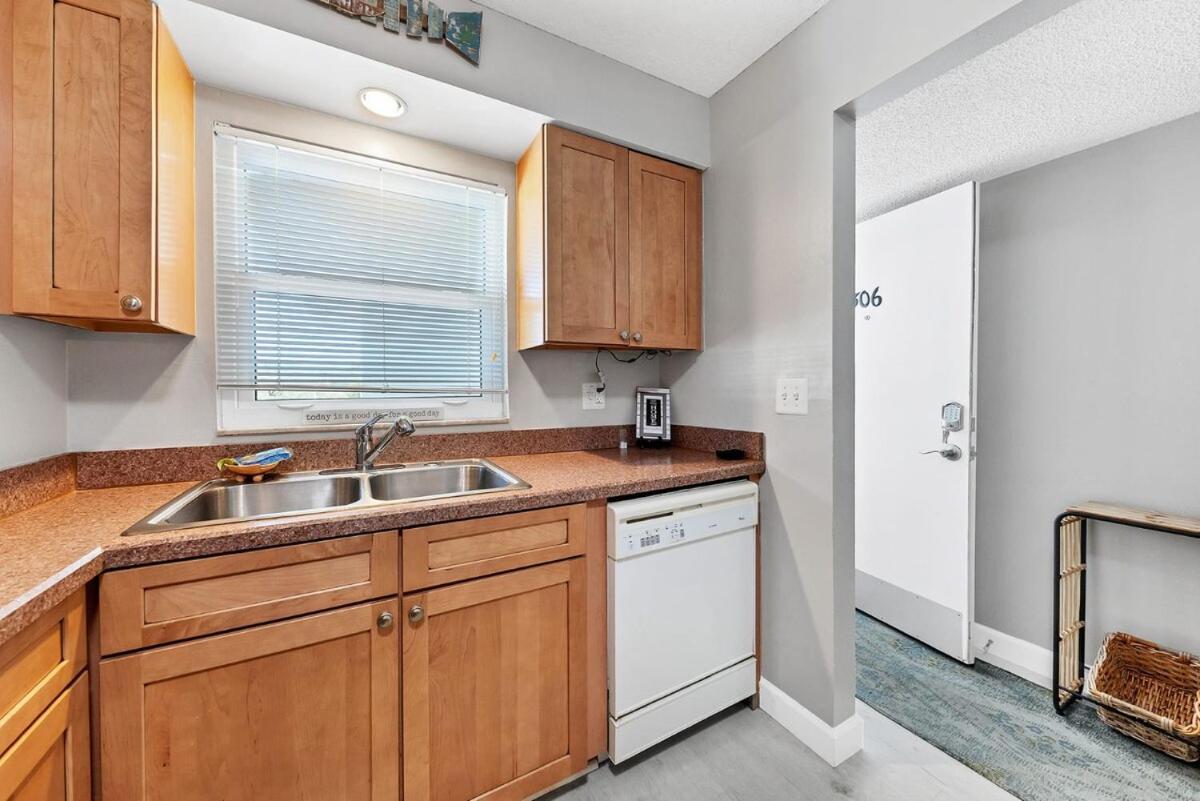 2 Bed 2 Bath Centrally Located On Siesta Key Сарасота Екстериор снимка