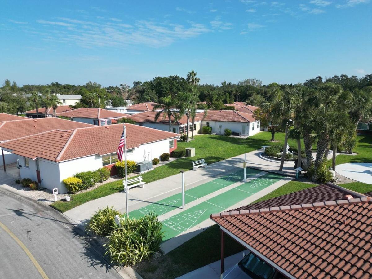 2 Bed 2 Bath Centrally Located On Siesta Key Сарасота Екстериор снимка